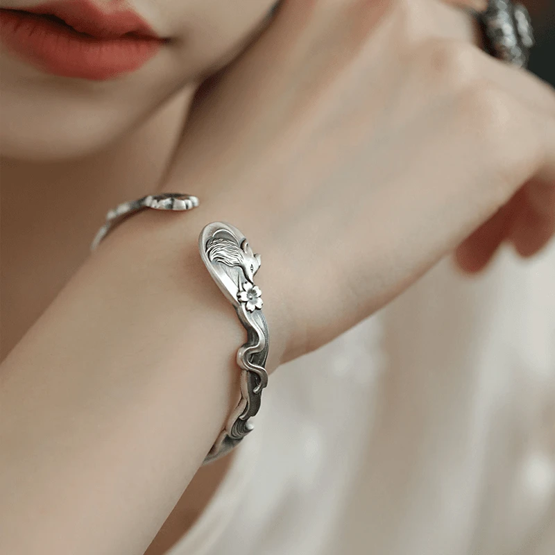 足银手镯 S08918 复古浮雕樱花九尾狐开口实心手镯女古风精美百搭