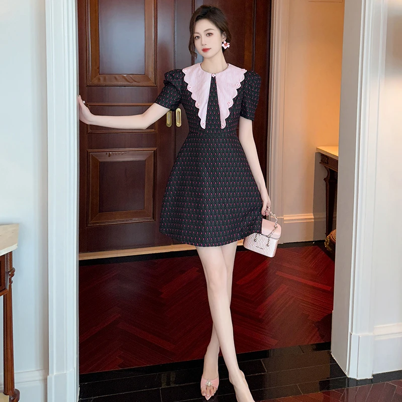 91208新款时尚娃娃领短款背心裙气质小黑裙赫本风收腰连衣裙