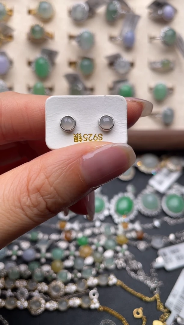 【闪购商品】翡翠耳钉银S925镶嵌颗粒小！！！！介意勿拍！！！！！