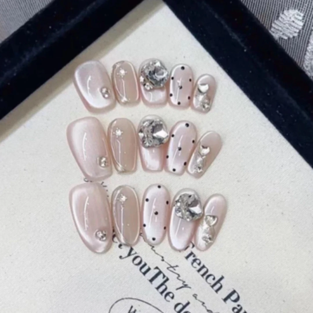 B5告白情书新款手工穿戴甲猫眼显白百搭显白可拆卸贴片纯手工气质