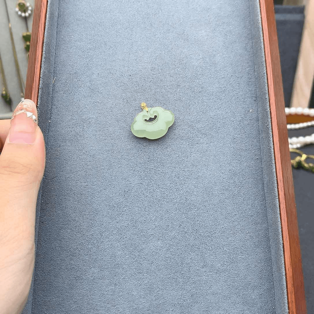 和田玉吊坠(赠链)18K金镶嵌