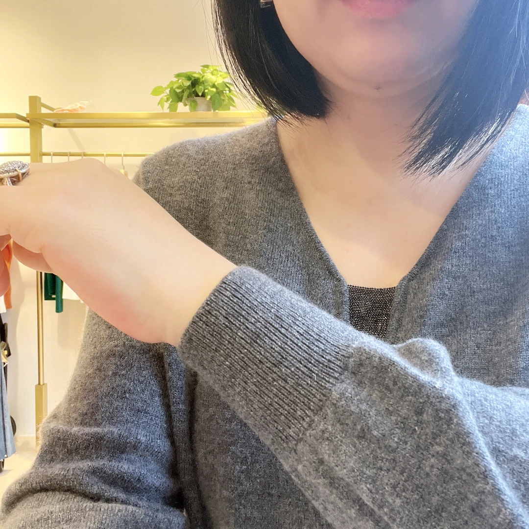 长袖V领显瘦百搭山羊绒短款上衣毛衫