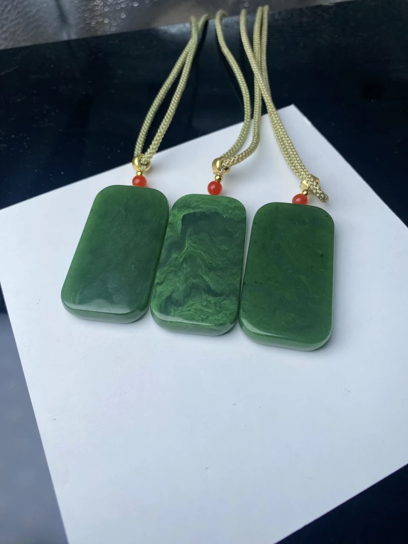 和田玉碧玉阳绿无事牌约45*25mm（微黑）多样性发一