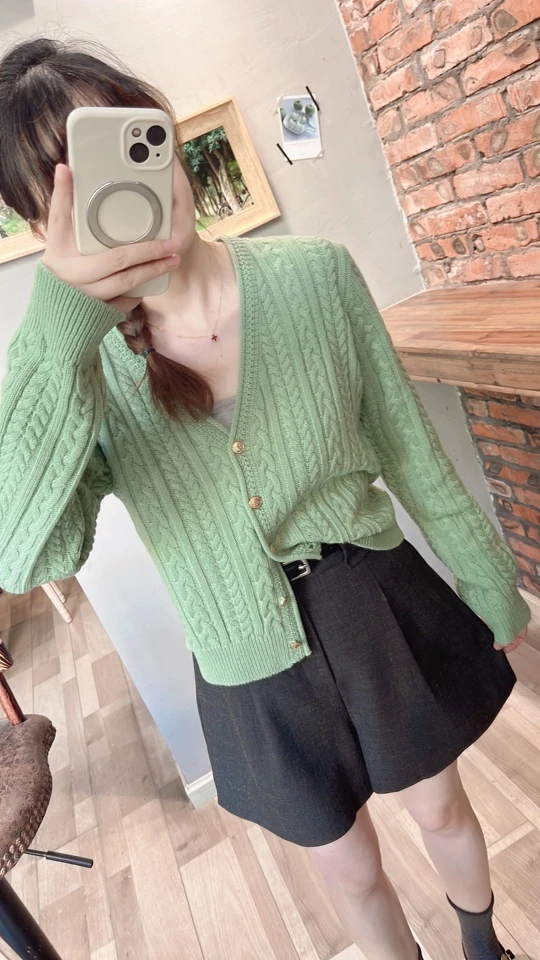 秋款福利款豆绿色麻花显白毛衣开衫