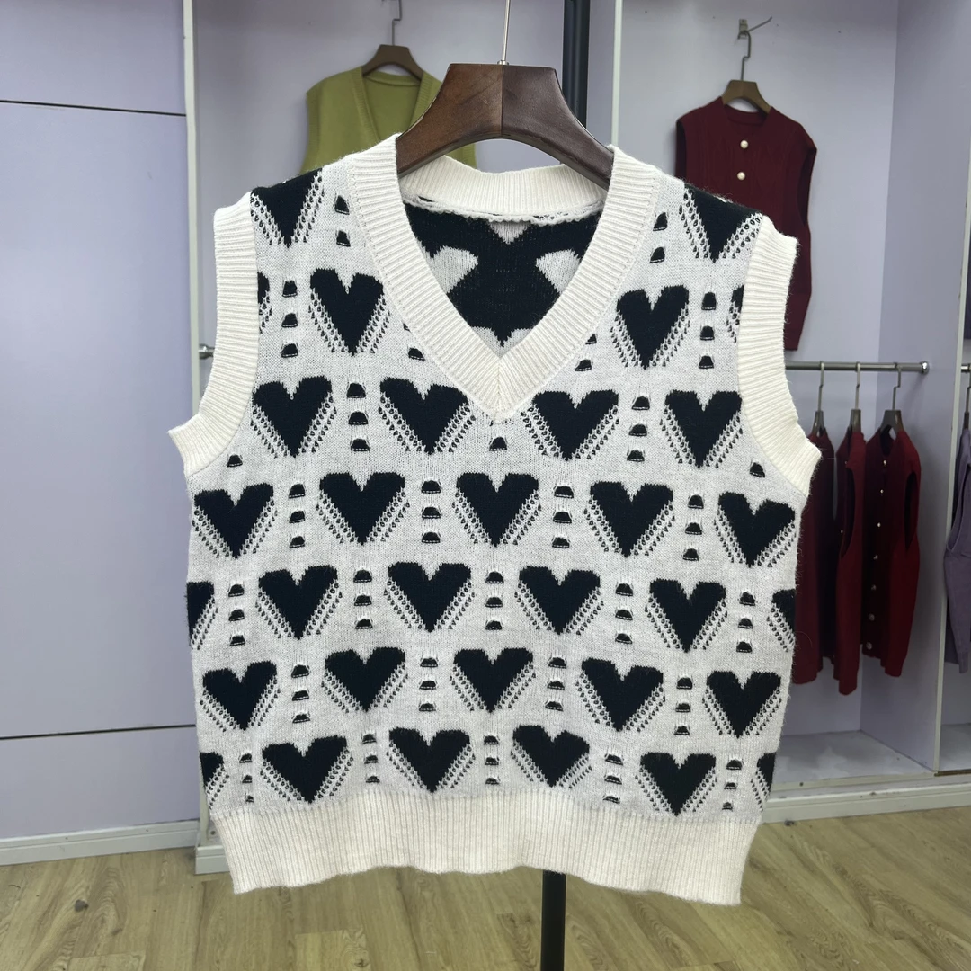 365 2024秋冬新款时尚V领爱心提花针织马甲女百搭无袖坎肩背心潮