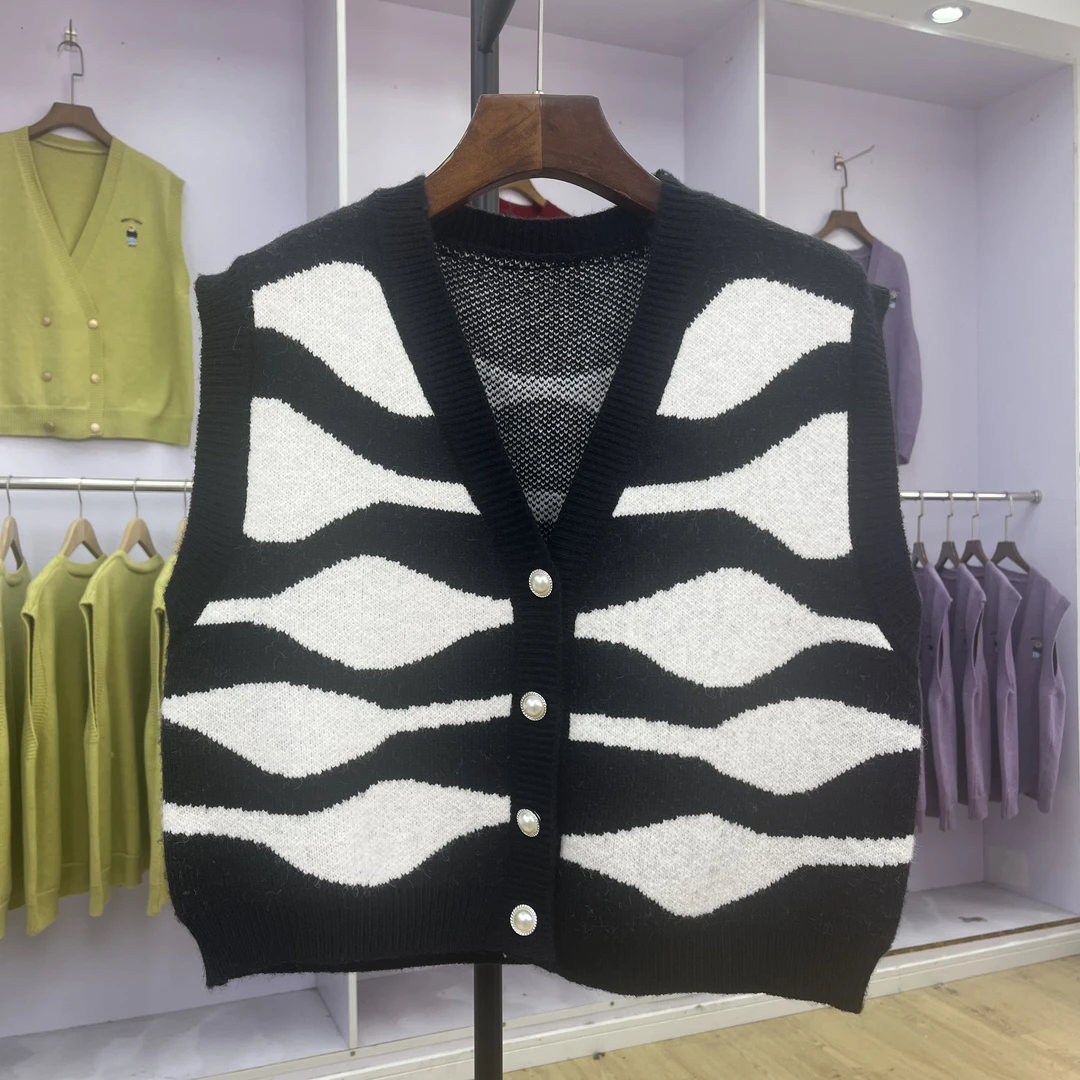 647 2024秋冬新款V领针织马甲女外穿无袖毛衣开衫背心斑马纹坎肩