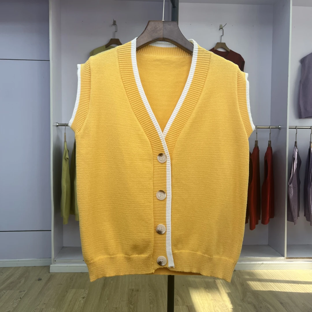 535 针织马甲2024秋季V领撞色复古背心毛衣休闲风坎肩外搭