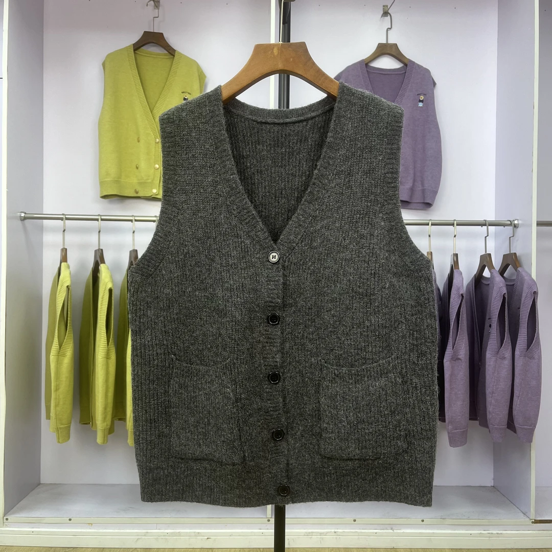 231韩版纯色双口袋针织马甲开衫宽松2024秋装新品v领无袖毛衣坎肩