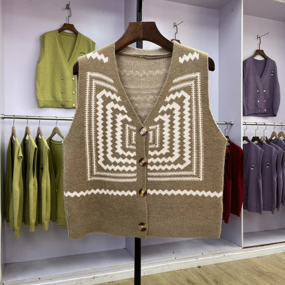 800 复古V领针织马甲女背心2024年秋季新款卡色短款毛衣无袖马夹