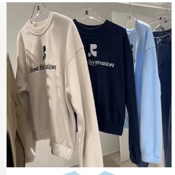 （逗号）德绒长袖时尚休闲百搭宽松刺绣圆领卫衣