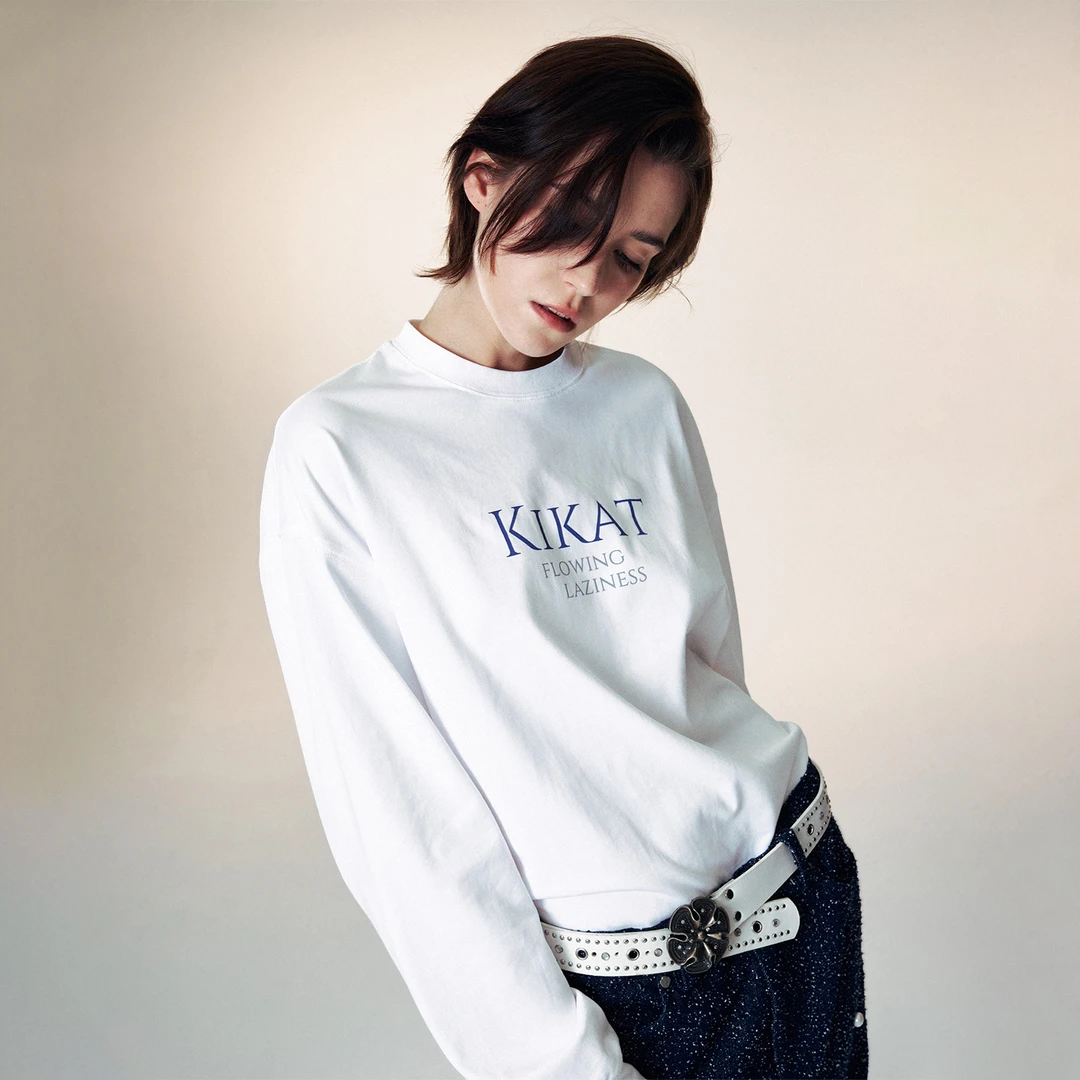 KIKAT/设计感基础LOGO宽松圆领打底衫内搭长袖纯色T恤男女同款