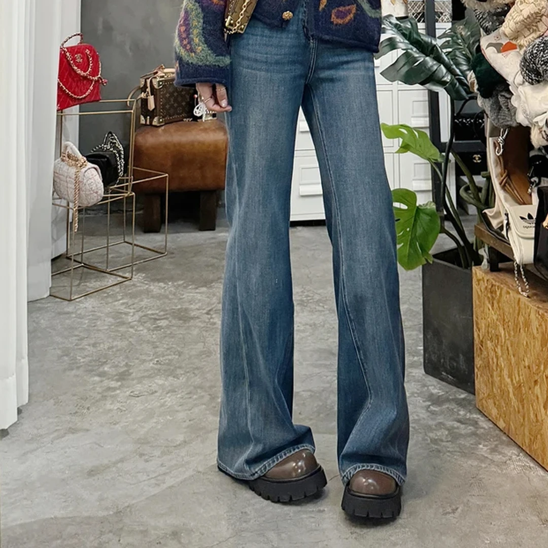 2024年秋冬新款气质显瘦高级感韩系复古植绒高腰直筒微喇牛仔裤