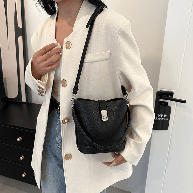 7160-黑色24款高端时尚轻奢女士潮流简约斜挎腋下夏季百搭包包