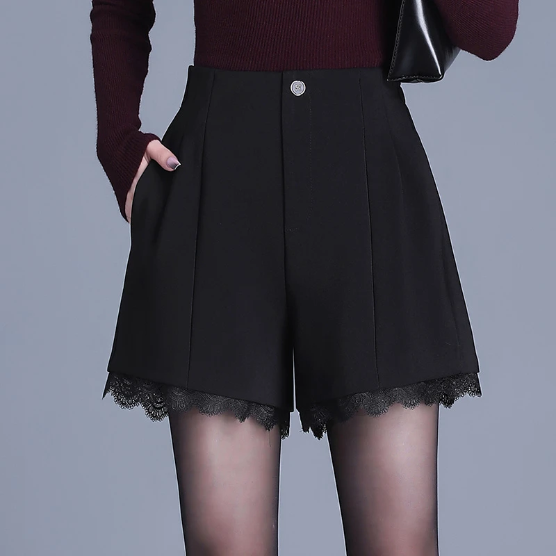 设计感时尚短裤女蕾丝拼接A字阔腿裤子2024新款秋冬黑色靴子裤子