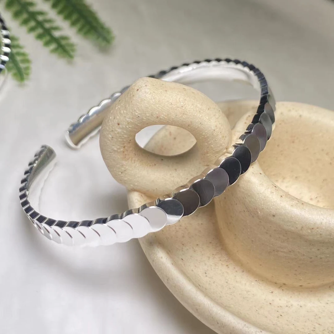 足银手镯 【云上叙】11   V16467-S999足银片片手镯-5x2mm（东哥）