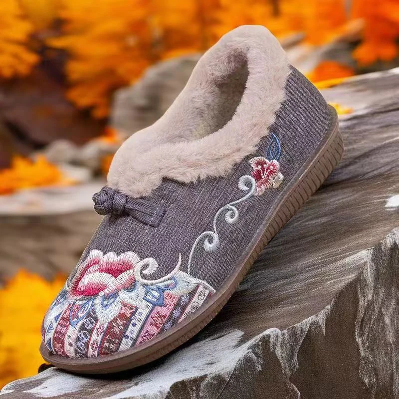 冬季软底妈妈鞋民族风绣花平底汉服鞋防滑加绒中国风老北京布鞋女