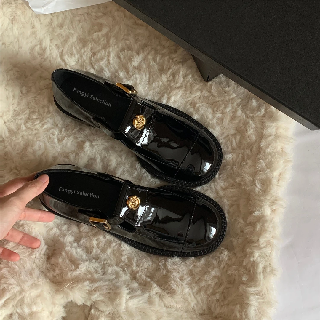 山茶花圆头扣带玛丽珍小皮鞋女2025秋冬新款气质复古粗跟英伦单鞋