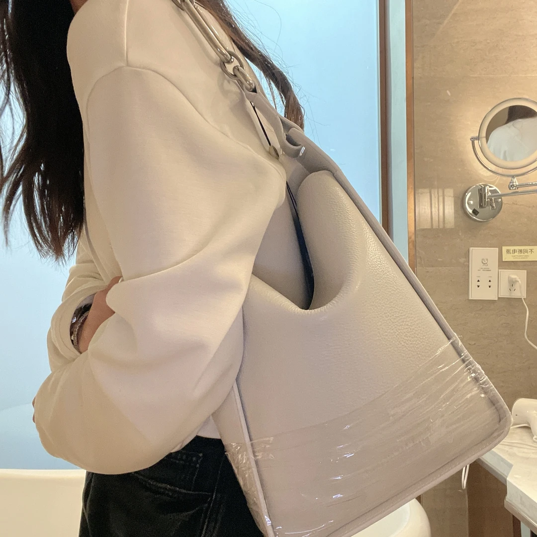 95新 Balenciaga/巴黎世家 白色盒子铁环单肩包