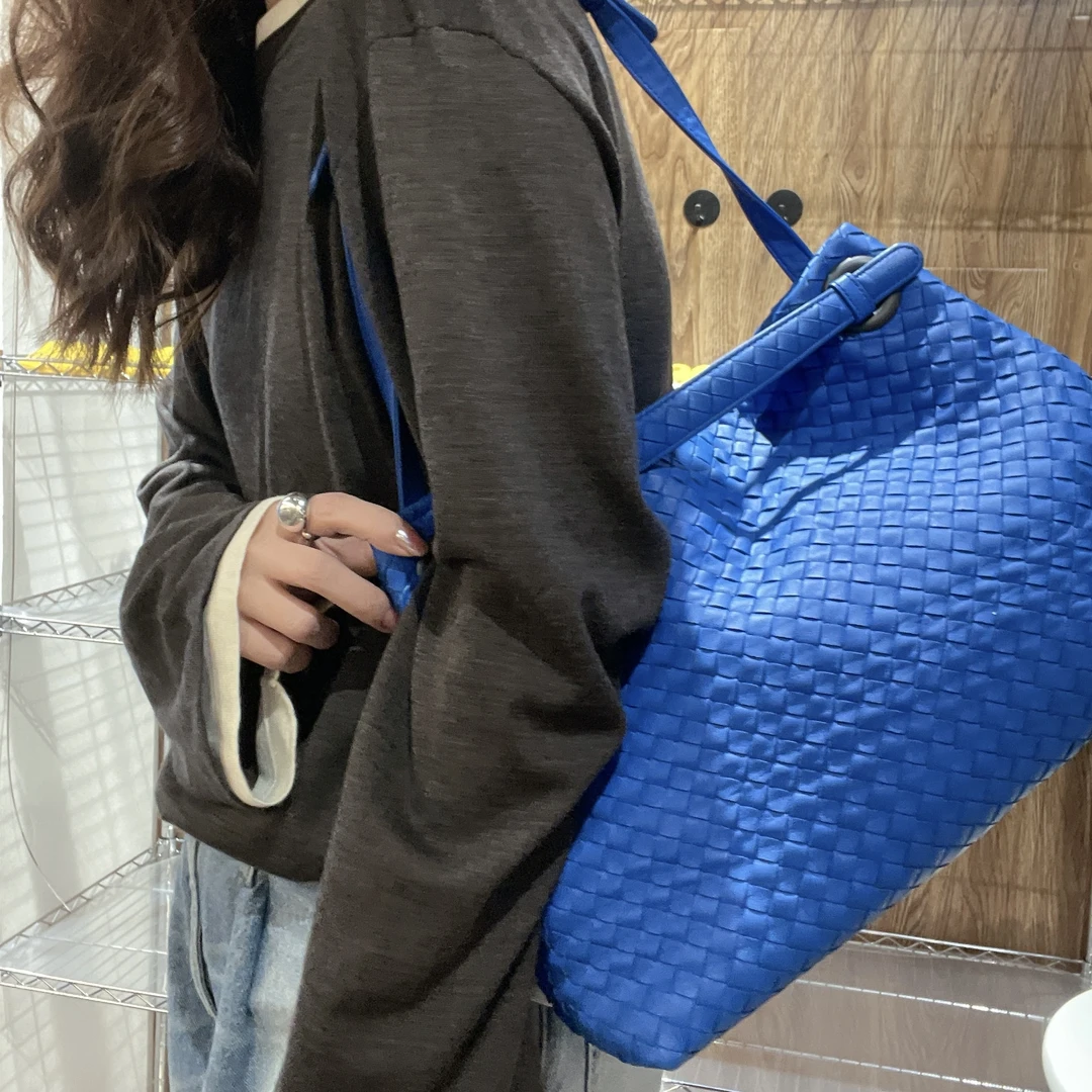 95新 BOTTEGA VENETA/葆蝶家 蓝色双桥单肩包