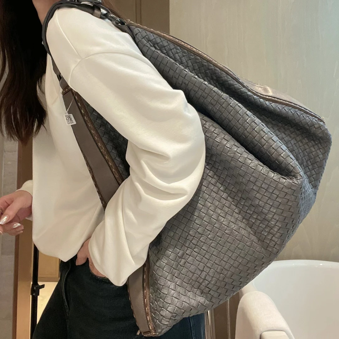 95新 BOTTEGA VENETA/葆蝶家 雾霾灰色大号和尚手提包