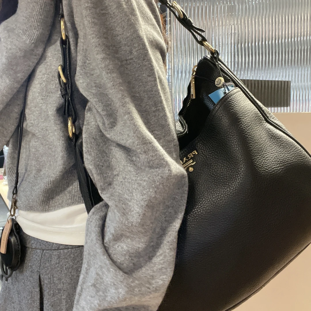 95新 Prada/普拉达 黑金牛皮单肩腋下包