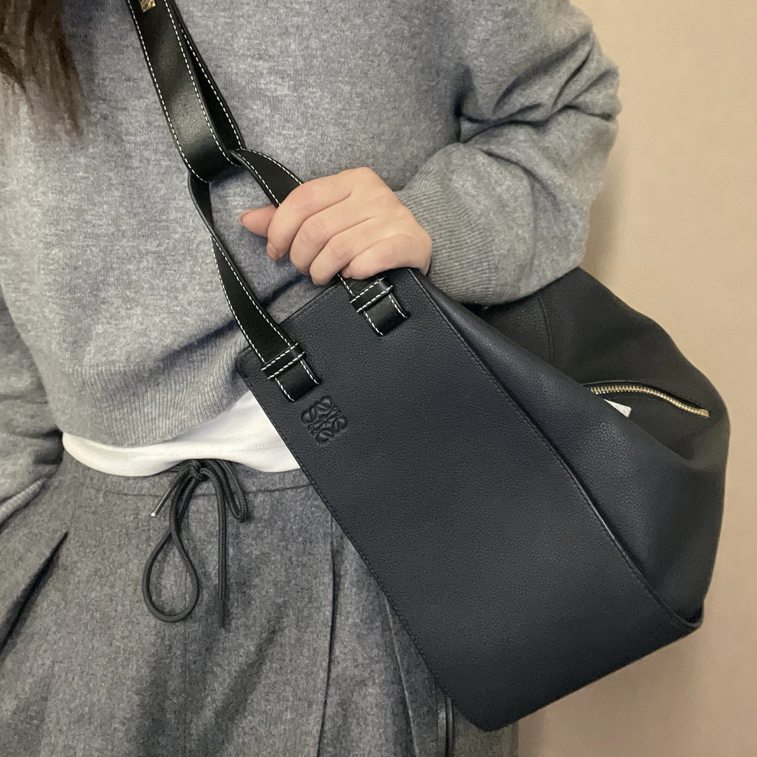 95新 LOEWE/罗意威 黑色吊床单肩斜挎包