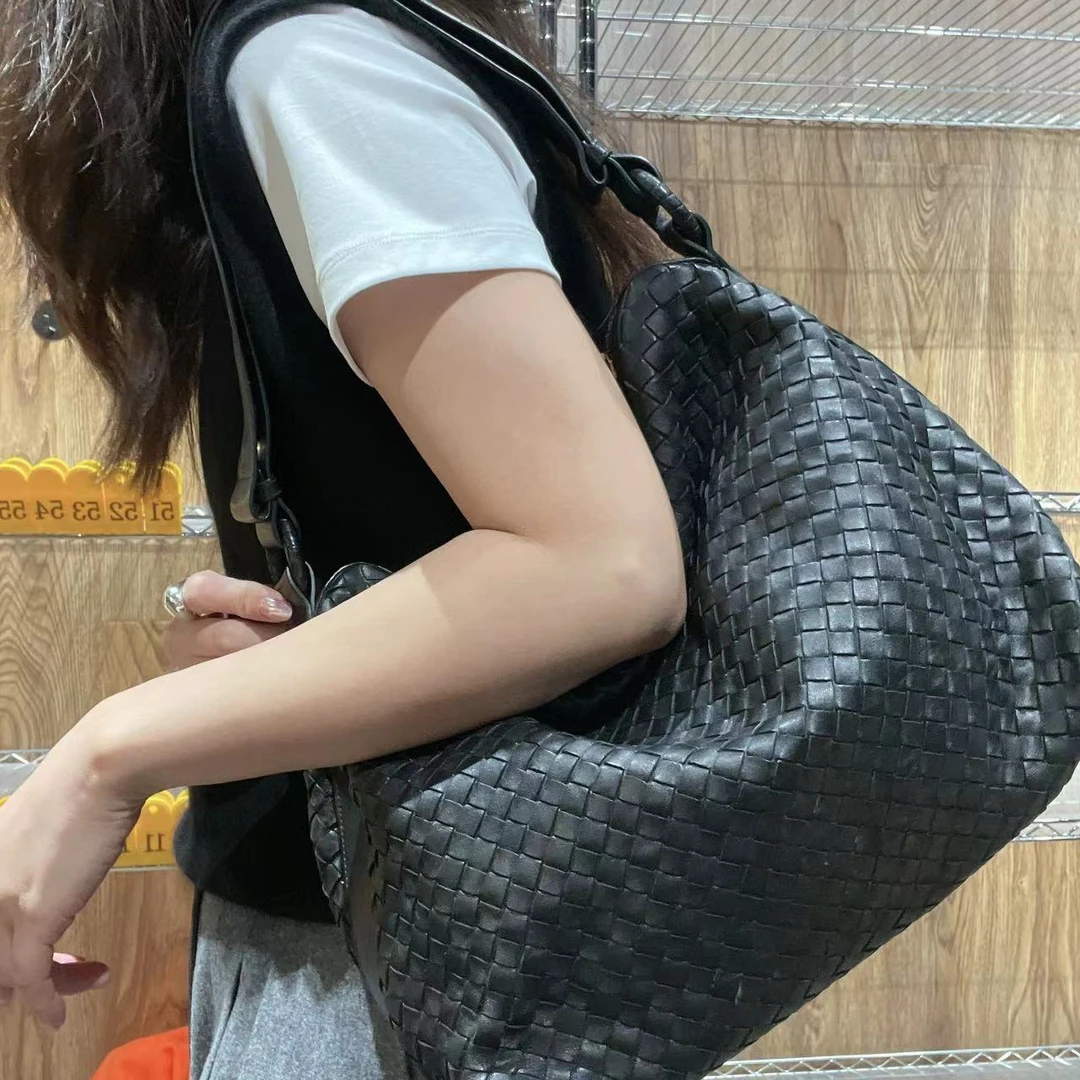 95新 BOTTEGA VENETA/葆蝶家 黑色单肩腋下包