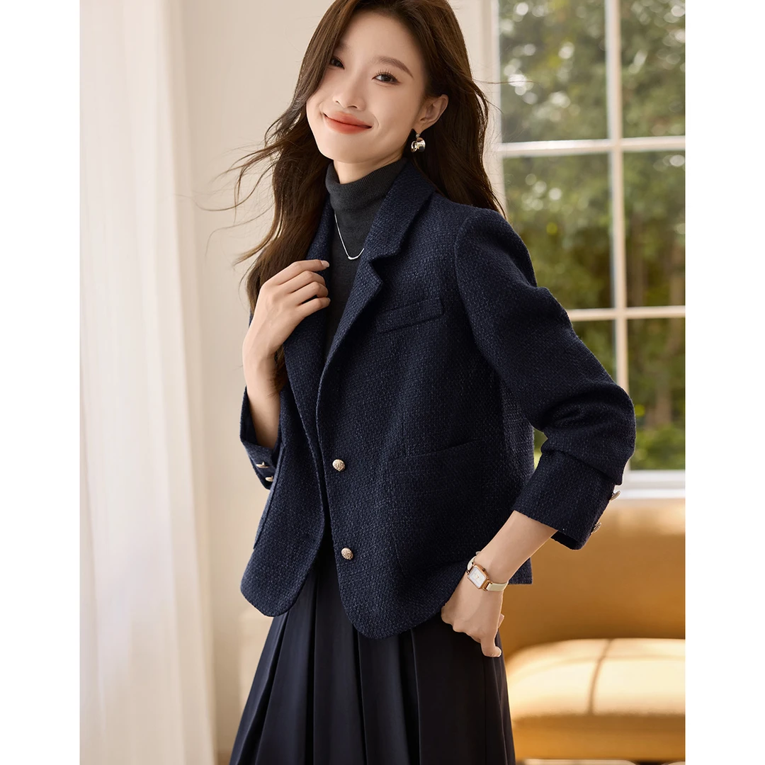 沫晗依美小香风外套2024冬季新款短款西装领设计感小个子通勤上衣