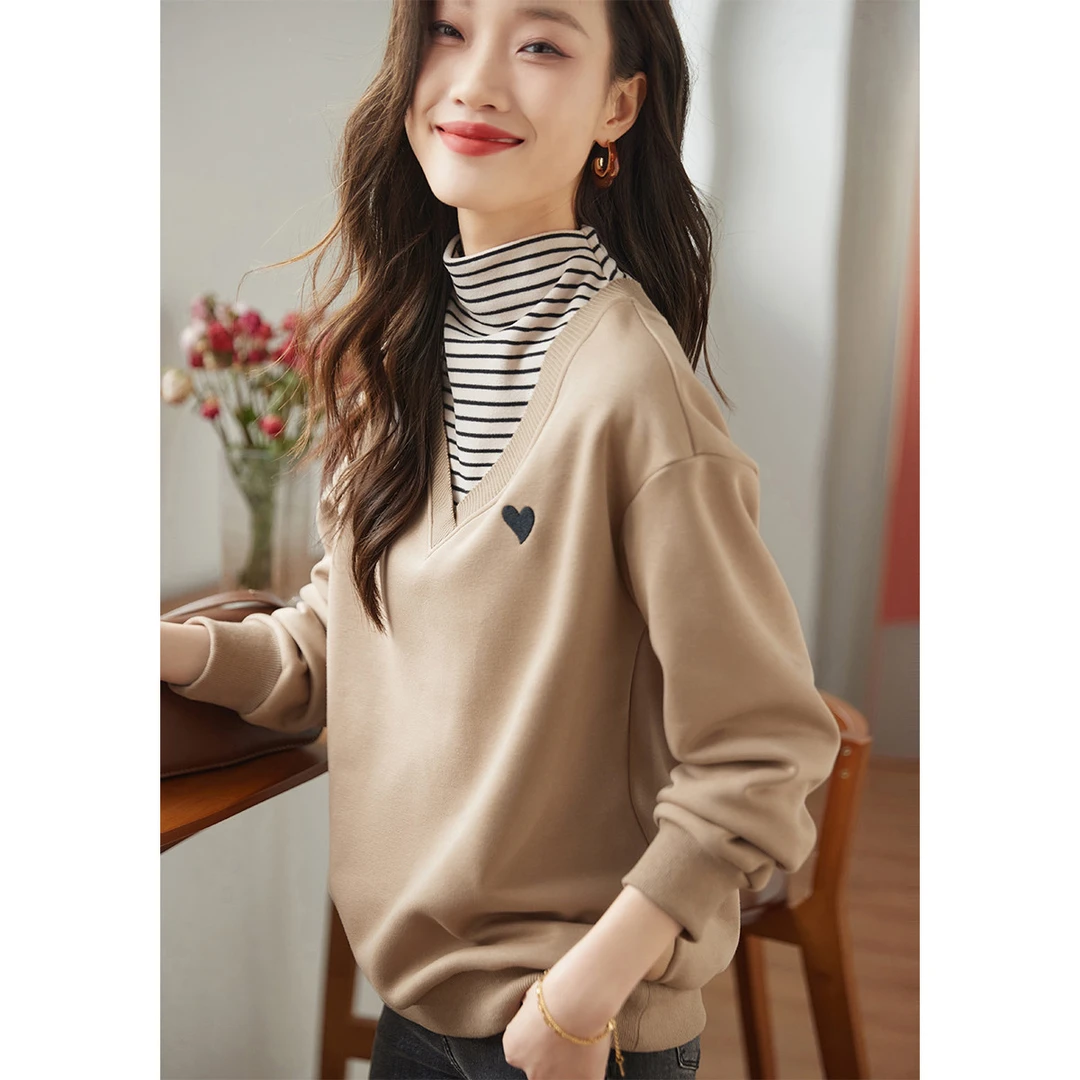 沫晗依美2025春季新款休闲百搭高领卫衣保暖上衣爱心加绒卫衣女
