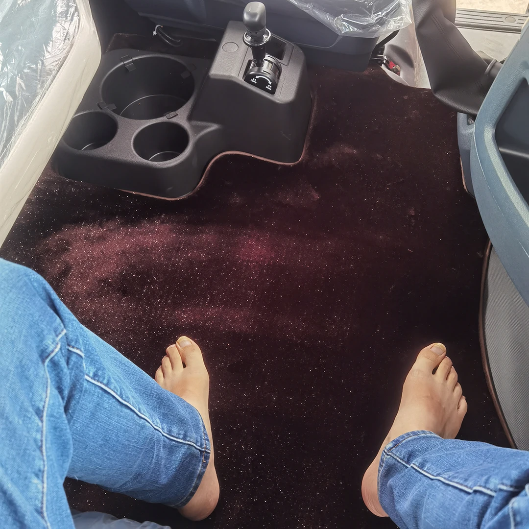 大货车中间平台星空地毯柔软舒适原车原版定做东风乘龙欧曼天龙