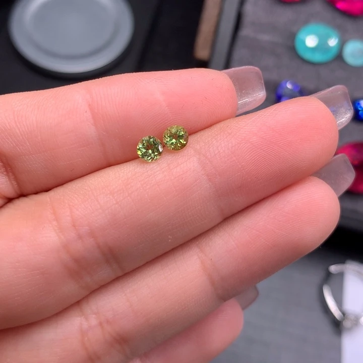 橄榄石裸石未镶嵌