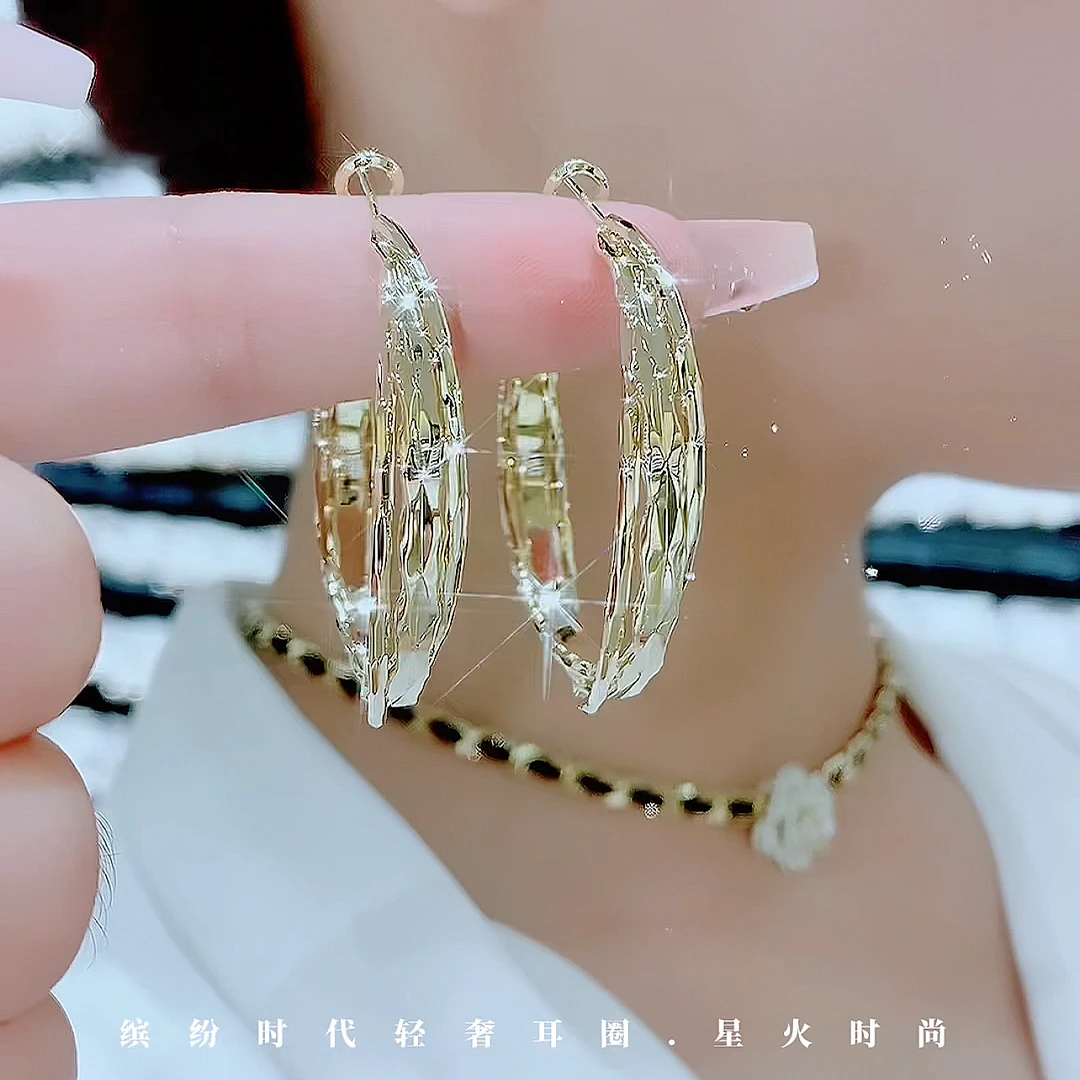铜合金亚克力耳饰 023-时尚轻奢缤纷时代4cm百搭精致素款大耳圈
