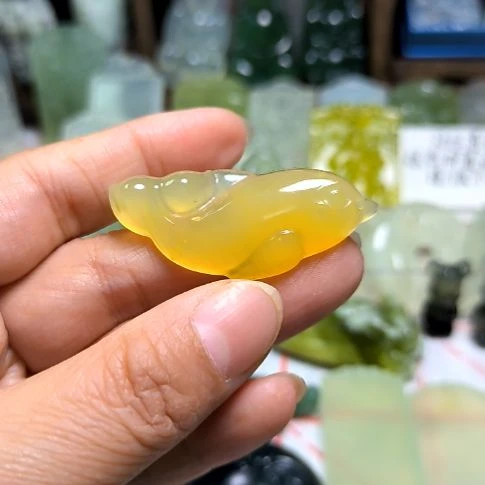 蛇纹石玉颈饰合金随**遥