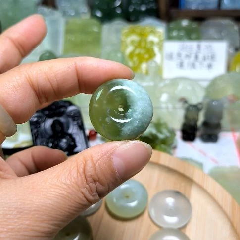 蛇纹石玉颈饰合金9**0