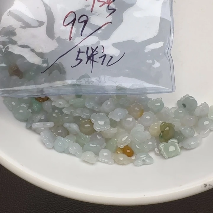 翡翠颈饰未镶嵌螃蟹