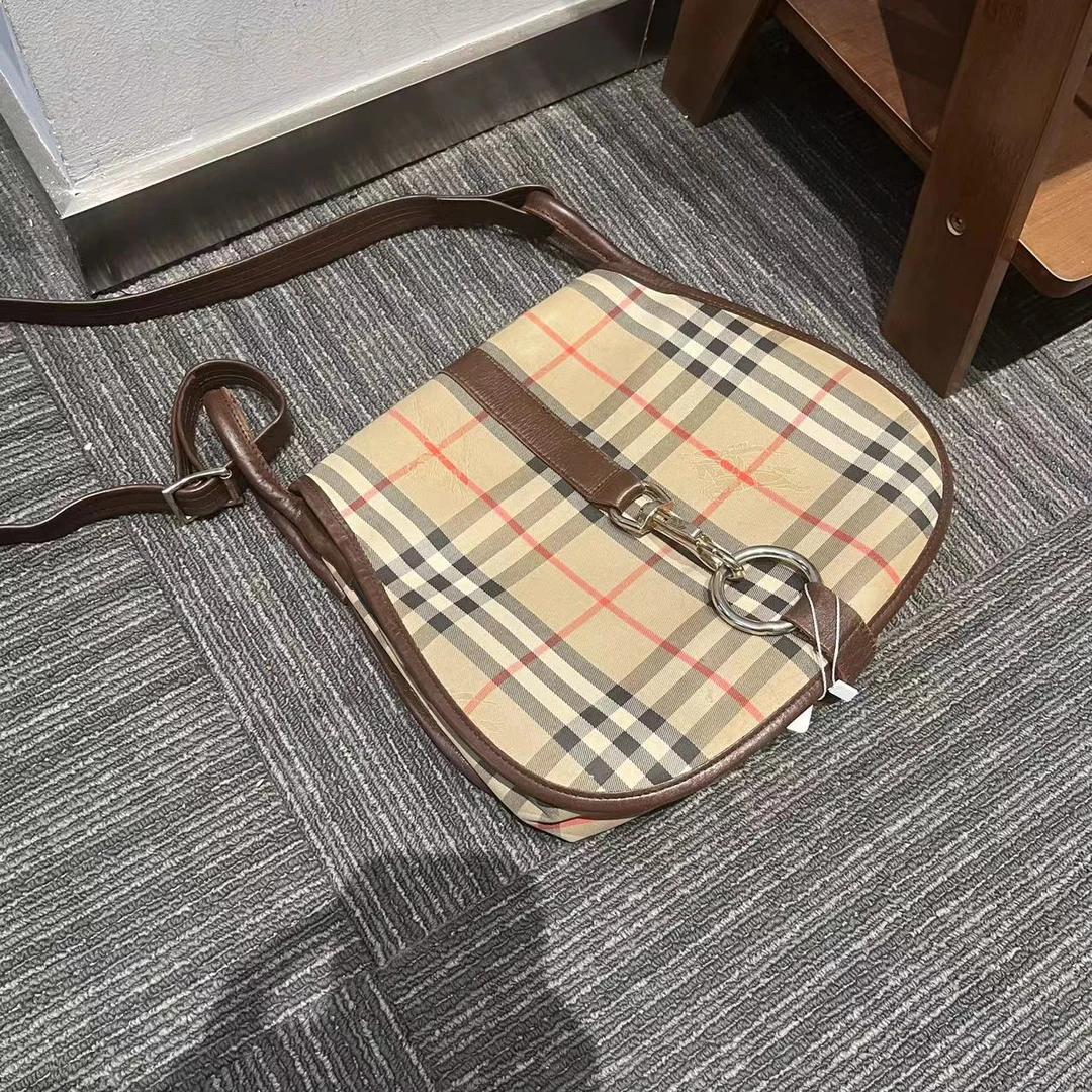 95新 BURBERRY/博柏利 巴宝莉斜挎包/4996752