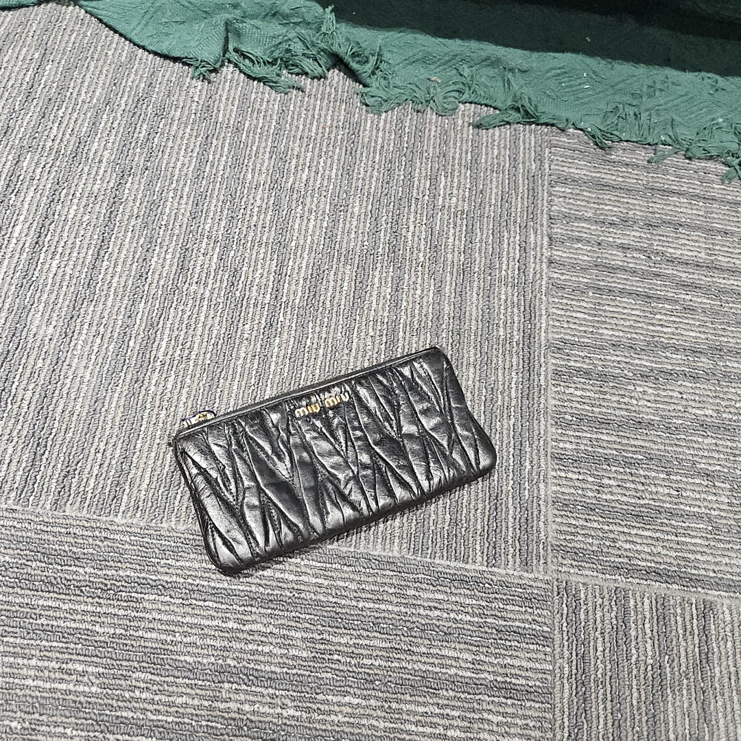 95新 MIU MIU/缪缪 miumiu黑色手拿包/4849995