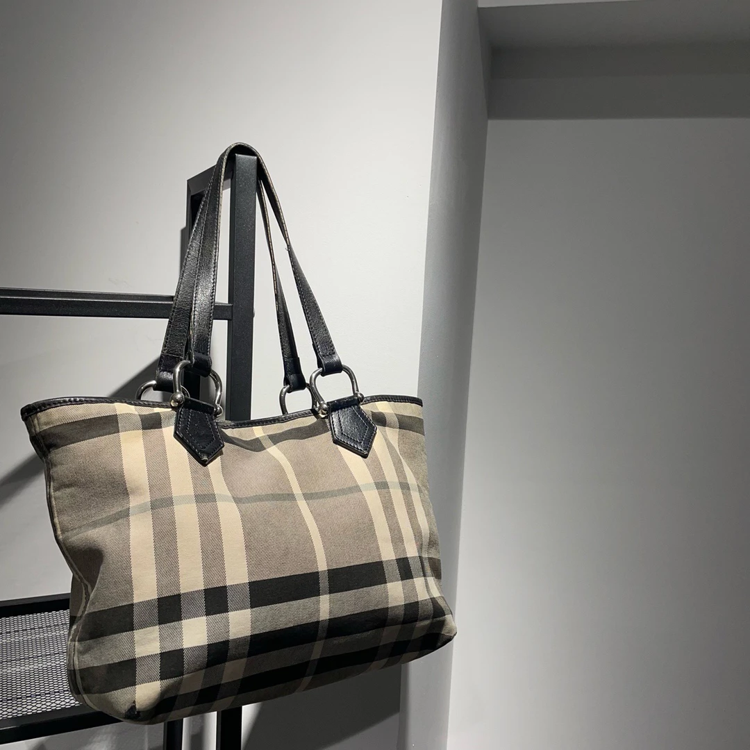 95新 BURBERRY/博柏利 巴宝莉拼黑托特单肩腋下包/3813591/jjj