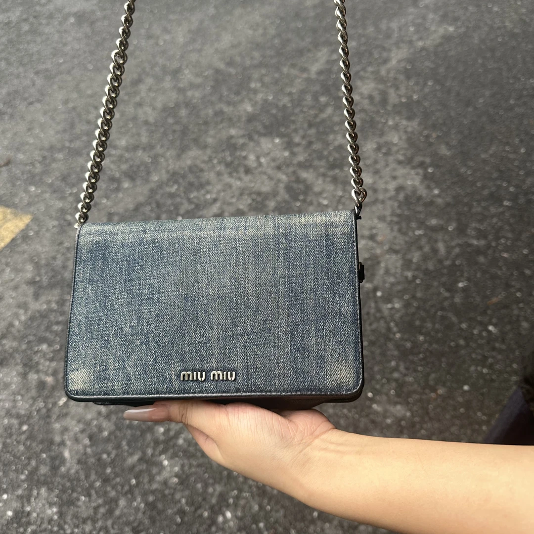 95新 MIU MIU/缪缪 miumiu牛仔斜挎/17947