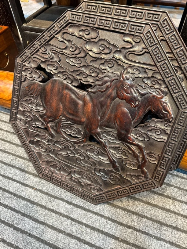 骏马图  紫檀木艺链接