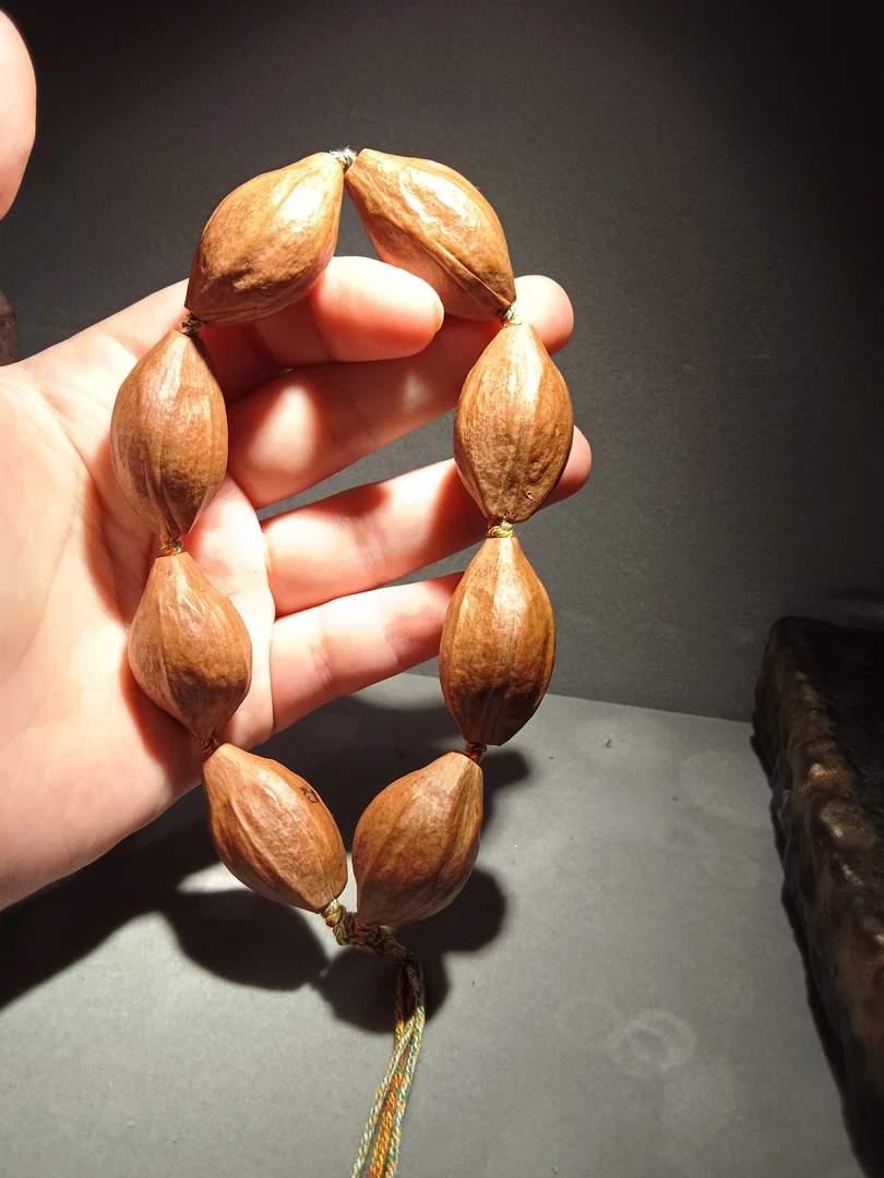 橄榄核老梅林素手持