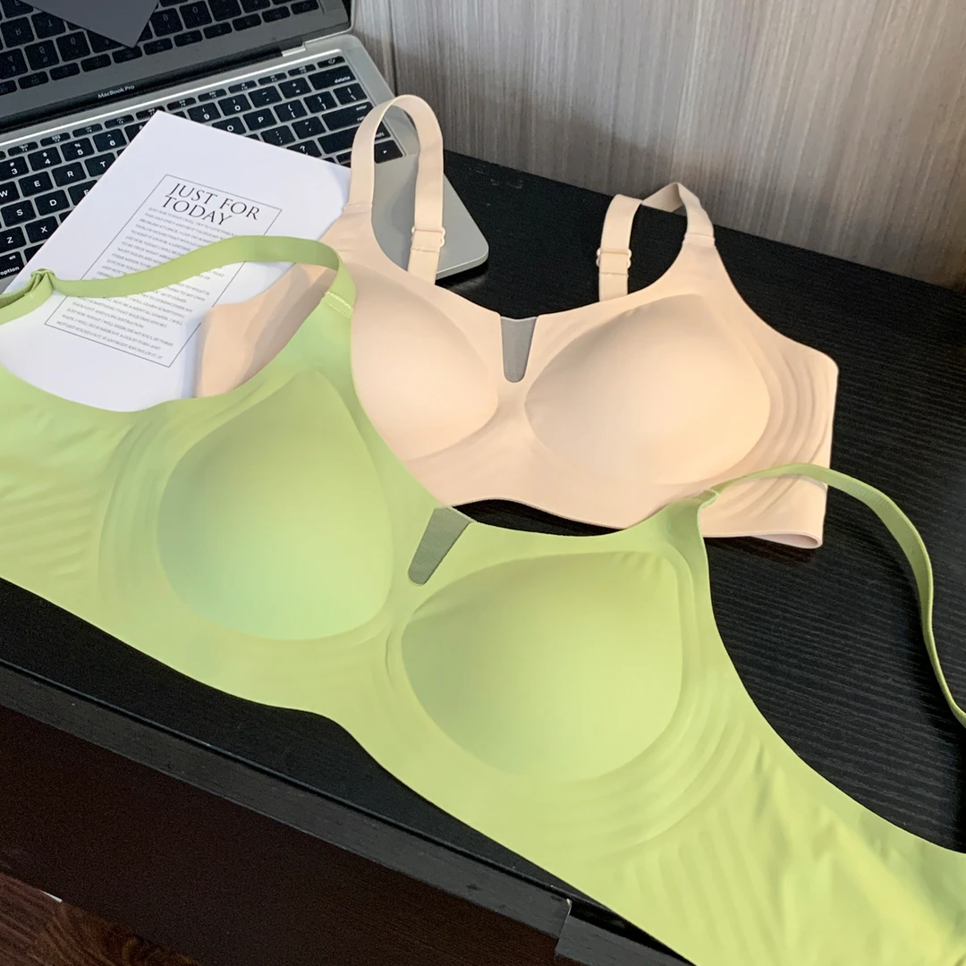 奶皮漫画胸~凉感隐形果冻内衣舒适无痕大胸显小胸聚拢薄款文胸罩