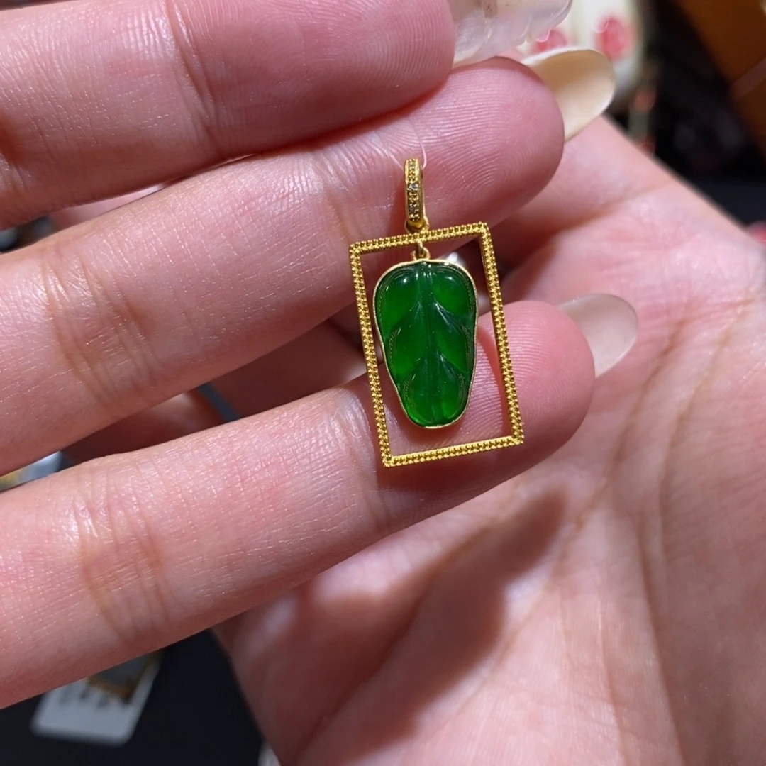 翡翠颈饰18K金镶嵌单吊坠