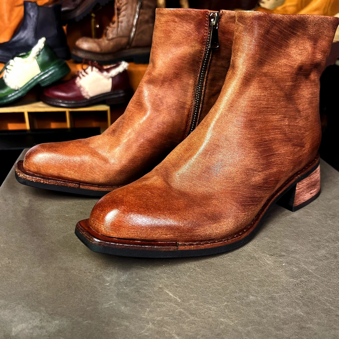高档马皮轻奢尖头气质纯手工短靴女款复古棕色切尔西靴子
