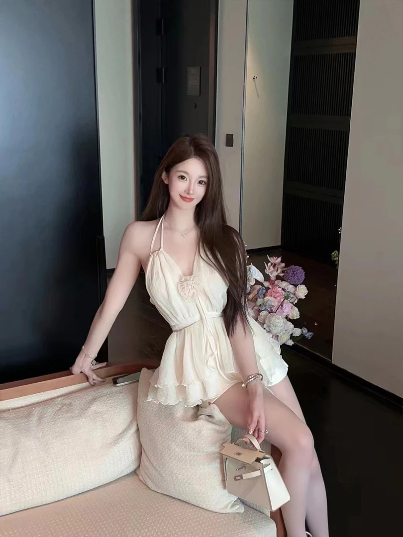 纯欲风性感立体花朵V领吊带背心女夏季2024新款荷叶边挂脖式上衣