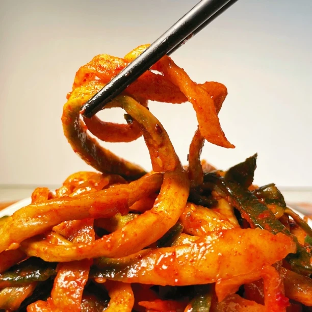 香脆萝卜干麻辣绿萝卜条手工腌制