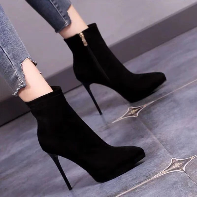 高跟瘦瘦靴短靴女2024年秋冬新款网红气质百搭细跟尖头绒面马丁靴