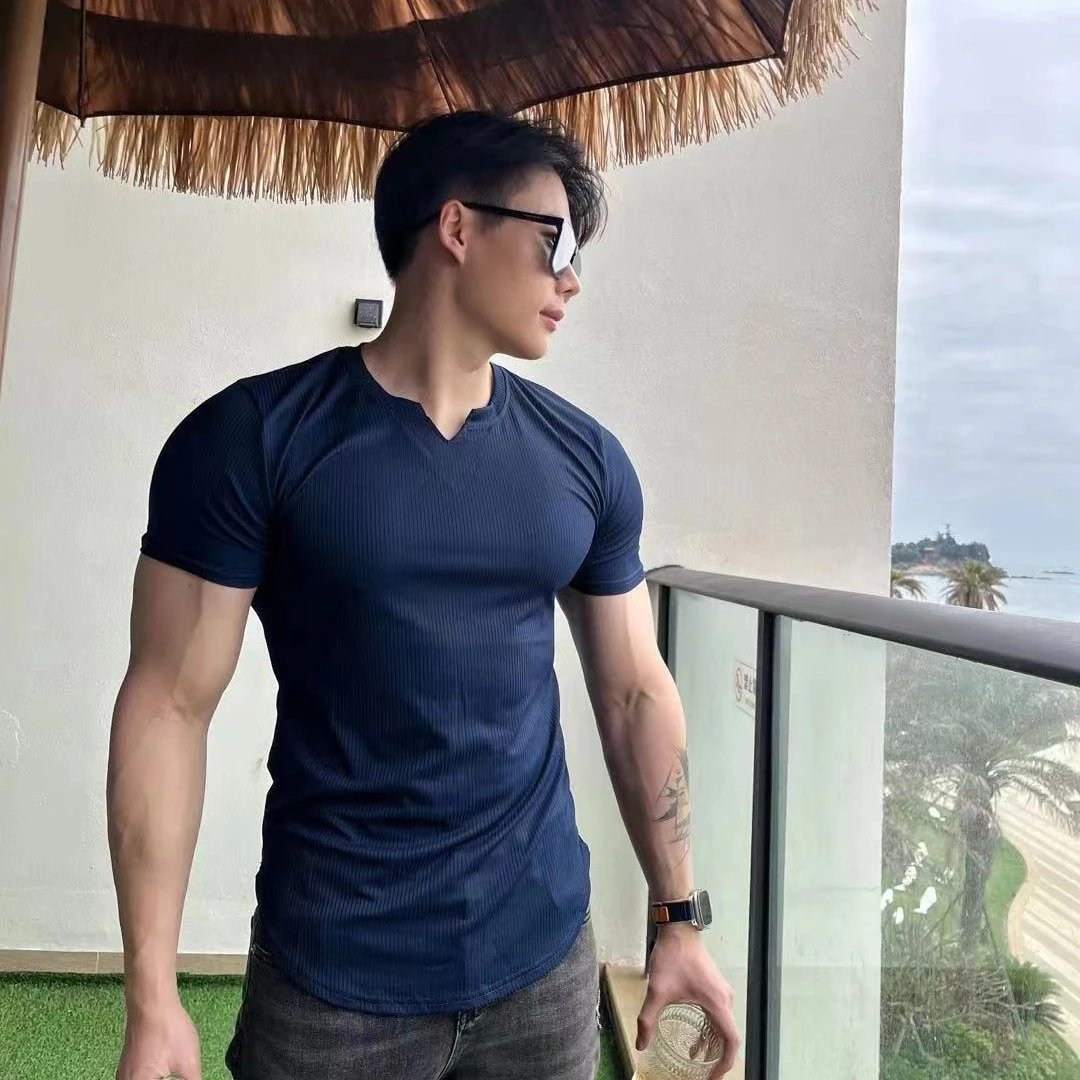 BEESTRONG 春夏时尚运动V领简约百搭冰丝竖条纹男士短袖