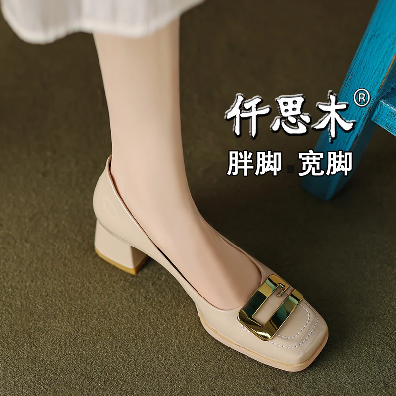 杏色单鞋女2025春秋新款大码女鞋41一43胖脚宽肥中跟40黄色方头42