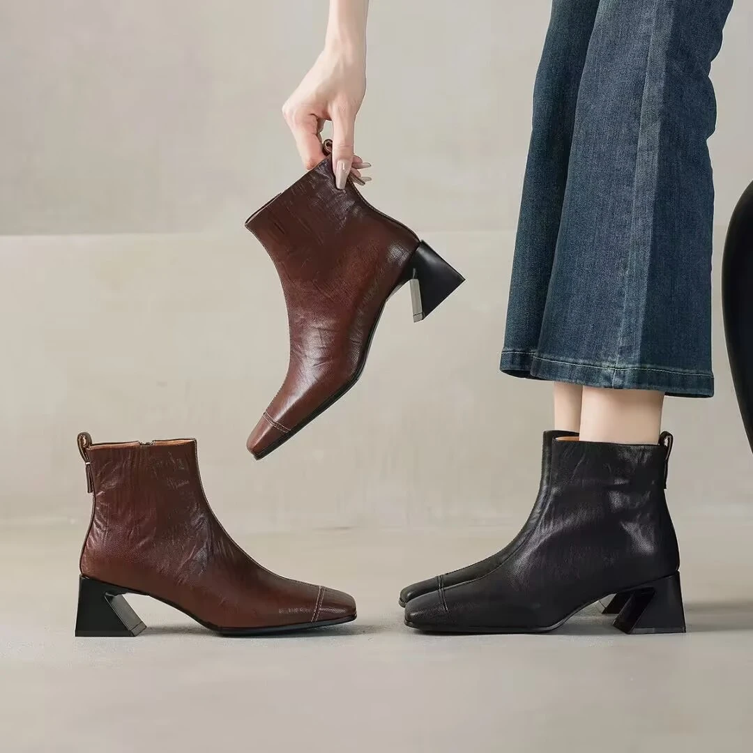 BETSY 软羊皮短靴女24冬季英伦显瘦真皮女靴粗跟方头时装靴44488